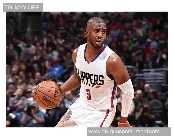 保罗重返快船基地训练展现老炮风采双手暴扣引发球迷热议