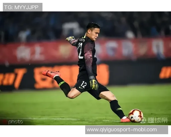 东体：让克劳德首秀精彩表现赢得球迷认可或将成为成功引援的标志